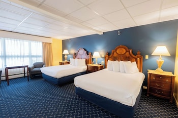 Family Suite, Multiple Beds, Non Smoking, Refrigerator & Microwave (Pet Friendly)