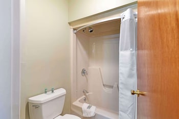 Standard Room, 2 Queen Beds, Non Smoking, Refrigerator (Pet Friendly)
