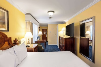 Standard Room, 1 Queen Bed, Non Smoking, Refrigerator