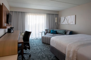 Room, 1 King Bed with Sofa bed, Accessible (Mobility/Hearing Roll in Shower)