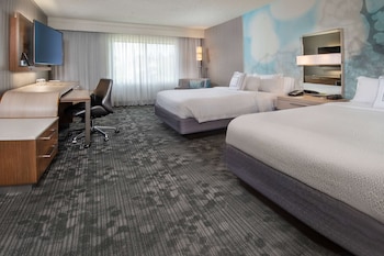 Room, 2 Queen Beds, Accessible (Mobility/Hearing Tub)