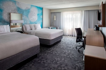 Room, 2 Queen Beds, Accessible (Mobility/Hearing Tub)