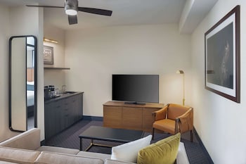 Two Room Honeymoon Suite, 1 King Bed