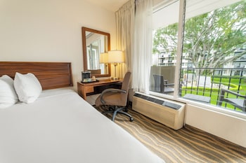 King Standard, Pool View with Balcony