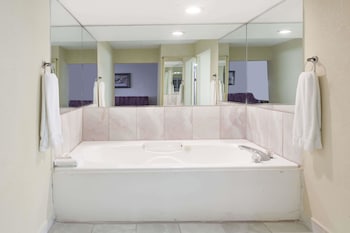 Suite, 1 King Bed, Non Smoking