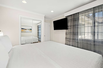 Suite, 1 King Bed, Non Smoking