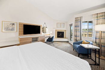 Room, 1 King Bed, Non Smoking, Balcony (Fireplace)