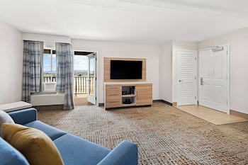 Studio, 1 King Bed, Non Smoking, Patio