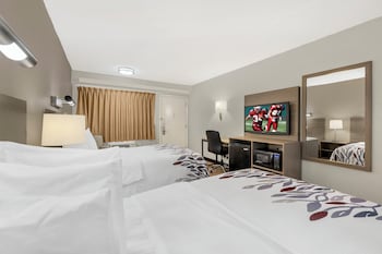 Deluxe Room, 2 Double Beds (Smoke Free)