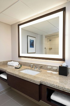 Traditional Room, 1 King Bed (Mobility Accessible w/ Tub)