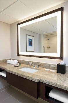 Traditional Room, 1 King Bed (Mobility Accessible w/ Tub)