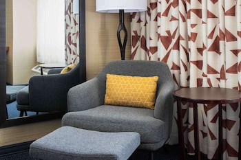 1 King Bed, Accessible, Bathtub
