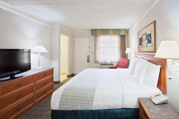 Room, 1 King Bed, Accessible, Non Smoking (Accessible Tub)