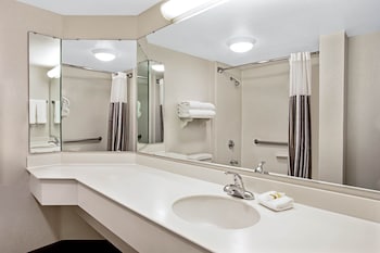 Room, 1 King Bed, Accessible, Non Smoking (Accessible Tub)