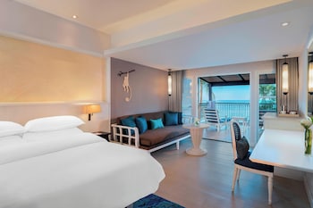 Room, 1 King Bed, Balcony (Deluxe, 1 King Bed)