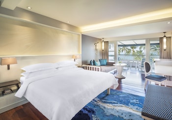 Room, 1 King Bed, Balcony (Deluxe, 1 King Bed)