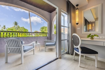 Room, 1 King Bed, Balcony (Superior, 1 King Bed)