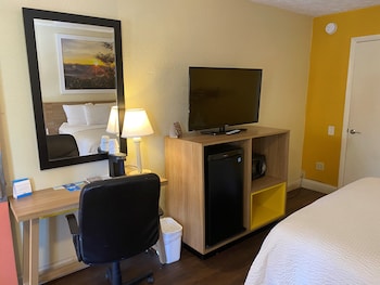 Room, 1 Queen Bed, Accessible, Non Smoking (Mobility/Hearing Impaired)