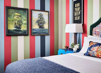Junior Suite, 1 King Bed, Bathtub (Mobility & Hearing)