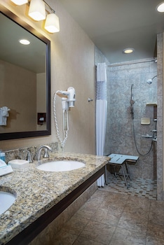 Room, 2 Queen Beds, Accessible, Non Smoking