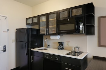 Studio Suite, 1 King Bed, Accessible (Mobil, Tub)