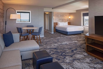 Suite, 1 King Bed, Corner