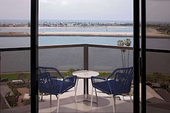 Room, 1 King Bed, Balcony
