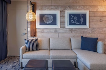Suite, 1 King Bed, Corner
