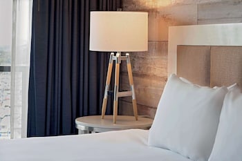 Room, 1 King Bed, Accessible, Ocean View (Bathtub)