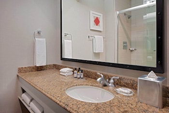 Room, 1 King Bed, Accessible, Ocean View (Shower)