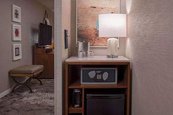 Room, 1 King Bed, Balcony