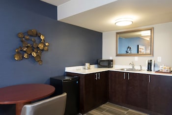Suite, 1 King Bed, Non Smoking