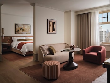Junior Suite, 1 King Bed, Accessible