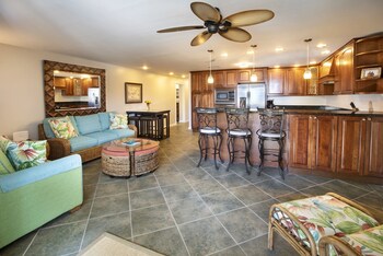 Condo, 2 Bedrooms, Beachfront