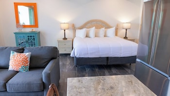 Studio Suite, 1 King Bed, Beachfront