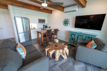 Studio Suite, 1 King Bed, Beachfront