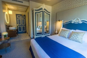 Deluxe Room, 1 Queen Bed