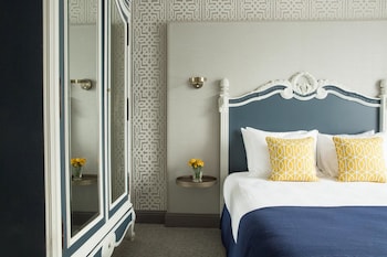 Deluxe Room, Corner