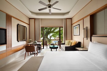 Deluxe Room, 1 King Bed, Garden View