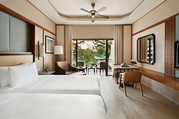 Deluxe Room, 1 King Bed, Garden View