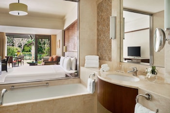 Rasa Wing Deluxe Room King