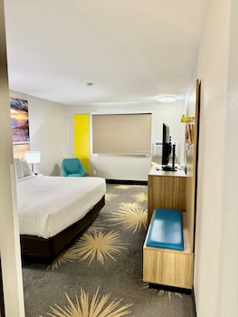 Standard Room, 1 King Bed