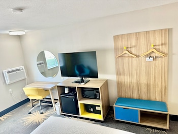 Standard Room, 1 King Bed