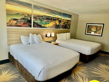 Business Room, 2 Queen Beds, Refrigerator & Microwave