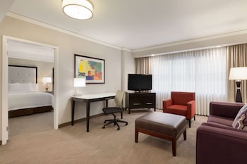 Suite, 1 King Bed, Accessible, Non Smoking