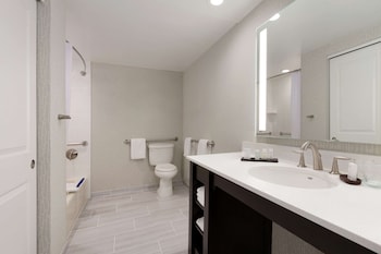 Suite, 2 Queen Beds, Accessible, Non Smoking