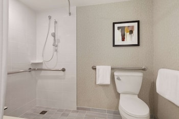 Suite, 1 King Bed, Accessible, Non Smoking