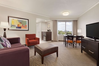 Suite, 1 King Bed with Sofa bed, Corner