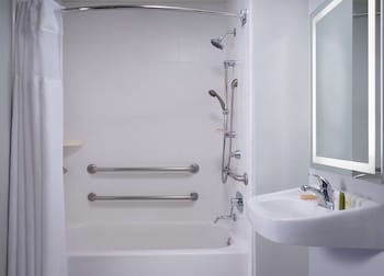 Room, 1 King Bed, Accessible