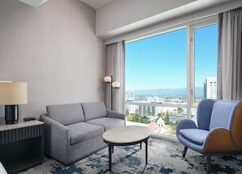 Room, 1 King Bed (Skyview)